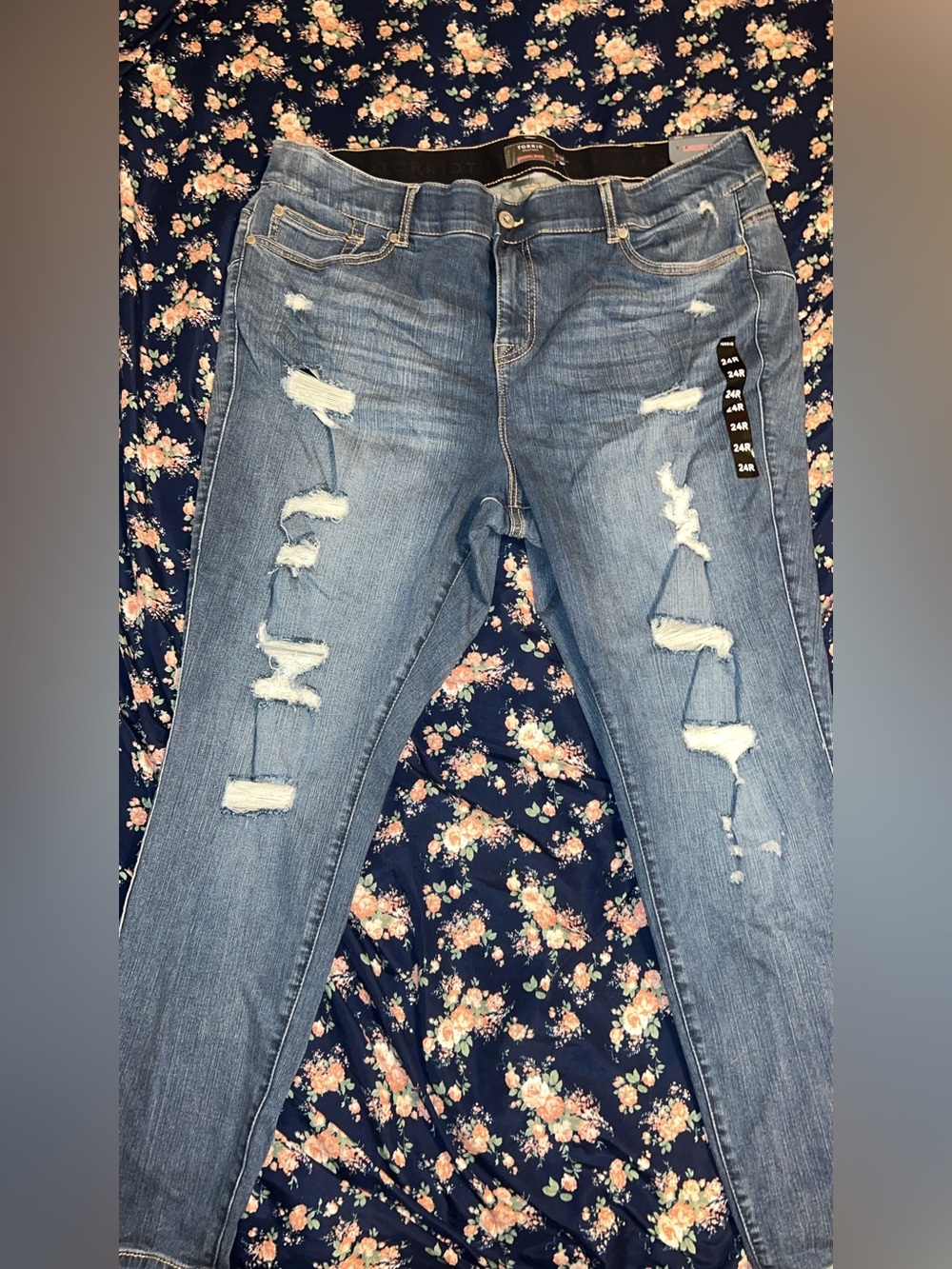 Torrid Distressed Medium Wash Bombshell Skinny Jeans size 24R